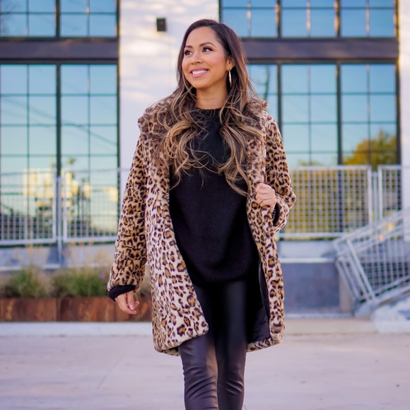 Sahara Faux leopard coat size small - Picture 2 of 3